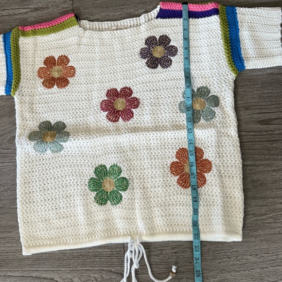 Mello. Embroidered Daisy Sweater New - Picture 5 of 8